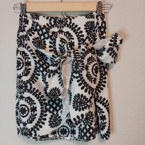 NEW Black/White Skirt + Casual/Dressy Bow Skirtktmq. Women’s S